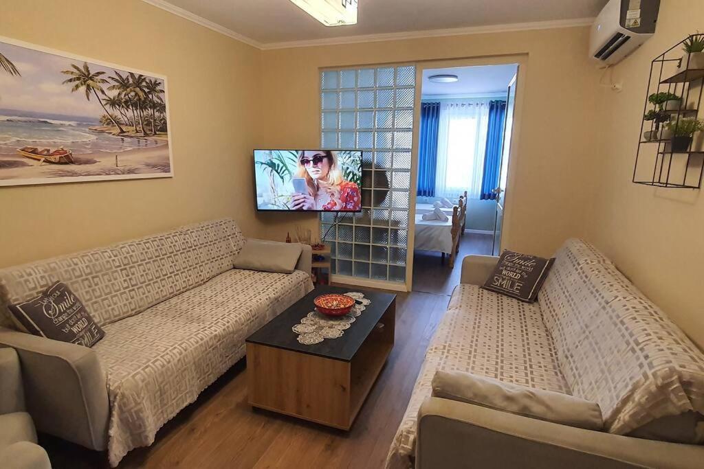Center Apartment Tirana Bagian luar foto